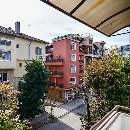 Spacious At Central Location - Karavelov Apartment *