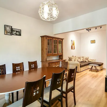 Апартаменты Spacious At Central Location - Karavelov *