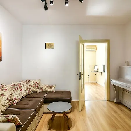 Spacious At Central Location - Karavelov Апартаменты Варна