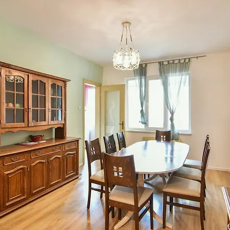 Апартаменты Spacious At Central Location - Karavelov
